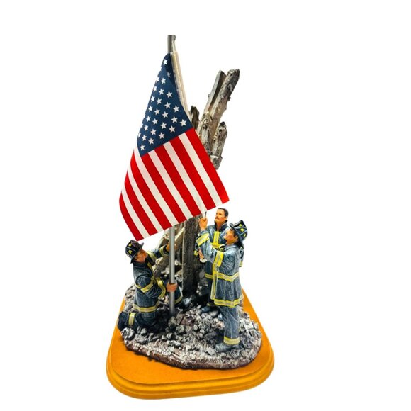 Vanmark 2001 Red Hats of Courage Image of Hope 9/11 Collectible Statue FM89448 - Picture 9 of 13